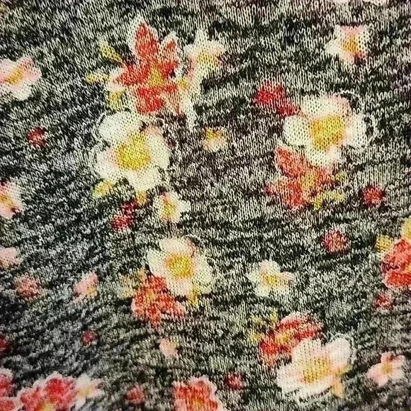 Womens Floral Flowy Top - Picture 2 of 8